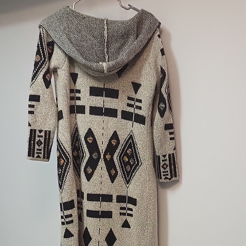 Geometric Patterned Hooded Cardigan - Picture 9 of 9
